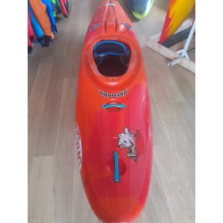 Kayak de rivière Scorch L test couleur orange soda, de la marque Pyranha